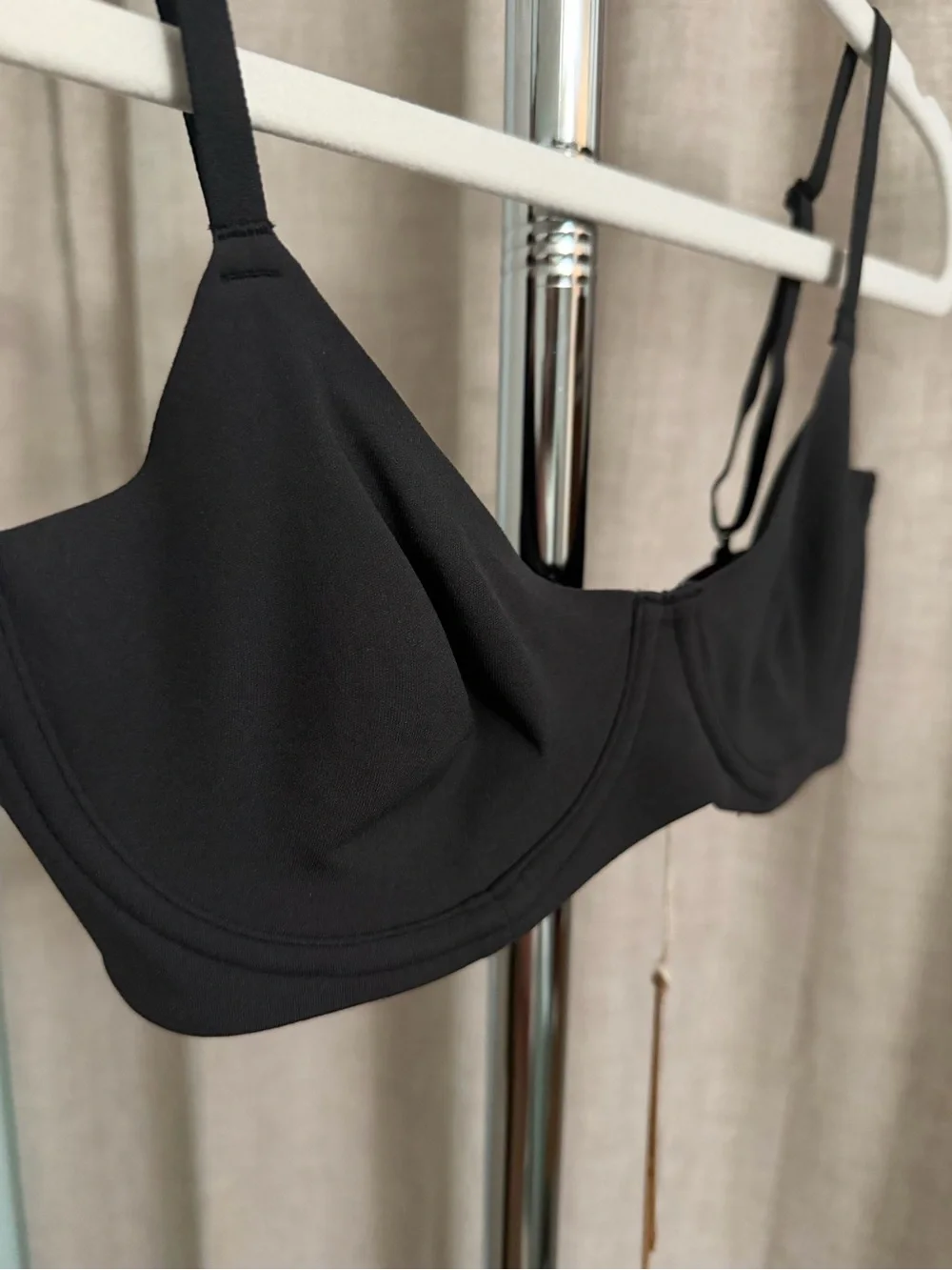 SKIMS Fits Everybody unlined Black Demi Bra - Picture 9 of 10